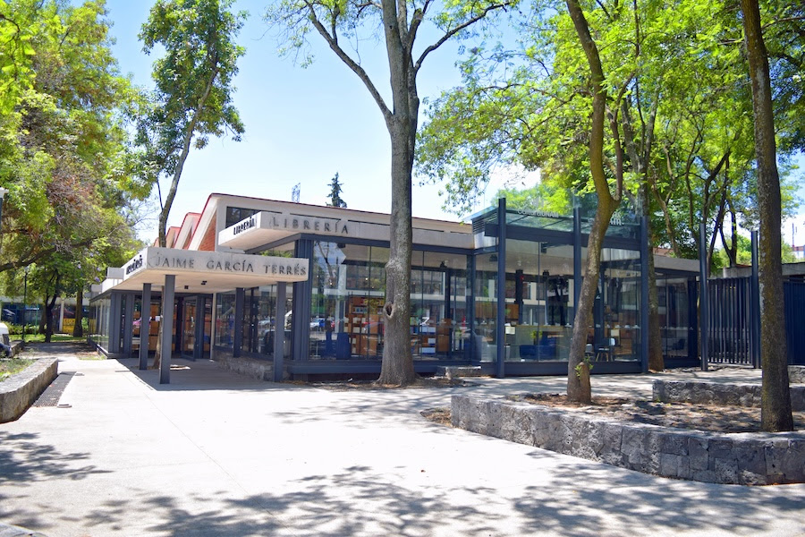 Libros, conocimiento y encuentros: la red de librerías de Libros UNAM 